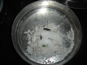 Poha using Sugar and Green Chillies (Konkani: Sakkare/Valli Mirsangi Pova)