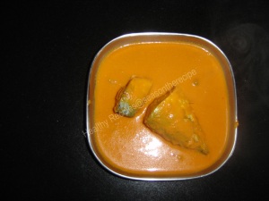 Mackerel Curry using Ginger and Onion (Konkani: Bangade Ambut – Aalle ani Kando)