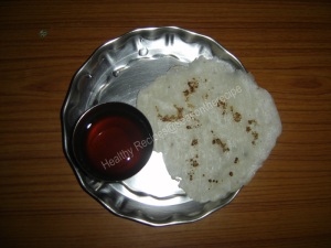 Rice Roti using Banana Leaves (Konkani: Mumbri)