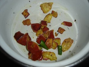 Curry using outer covering of Pomegranate (Konkani: Daliba Sali Tamboli)