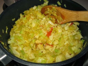 Cabbage Tomato Sidedish (Konkani: Cabbage Upkari) 
