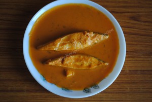 Pomfret Curry (Konkani: Papletache Ambut)