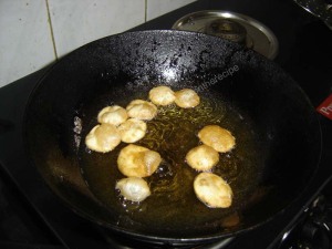 Rice Flour Vadas (Konkani: Tandula Peetache Vade)