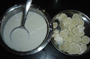 Banana with coconut milk (Konkani: Kele Hashale)